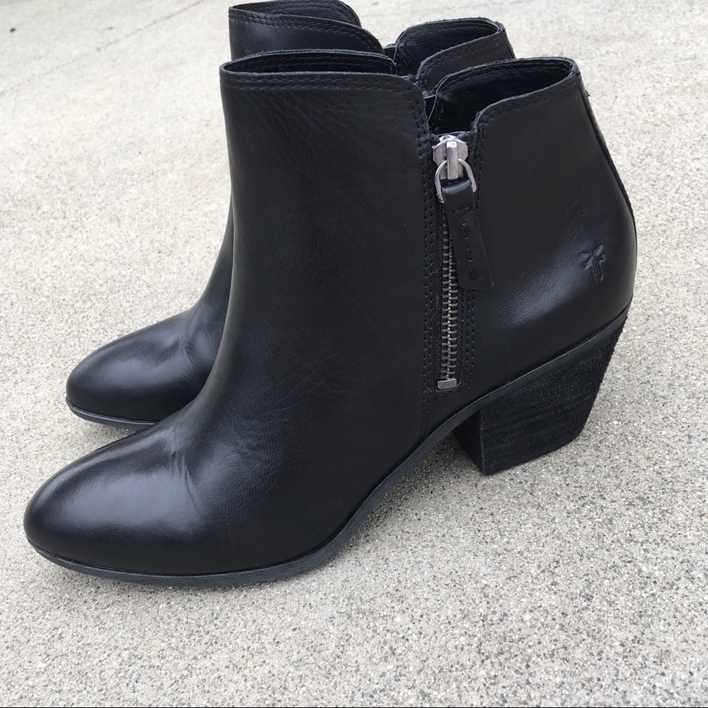 Sz 8 FRYE Judith black leather zip ankle bootie - Picture 6 of 8